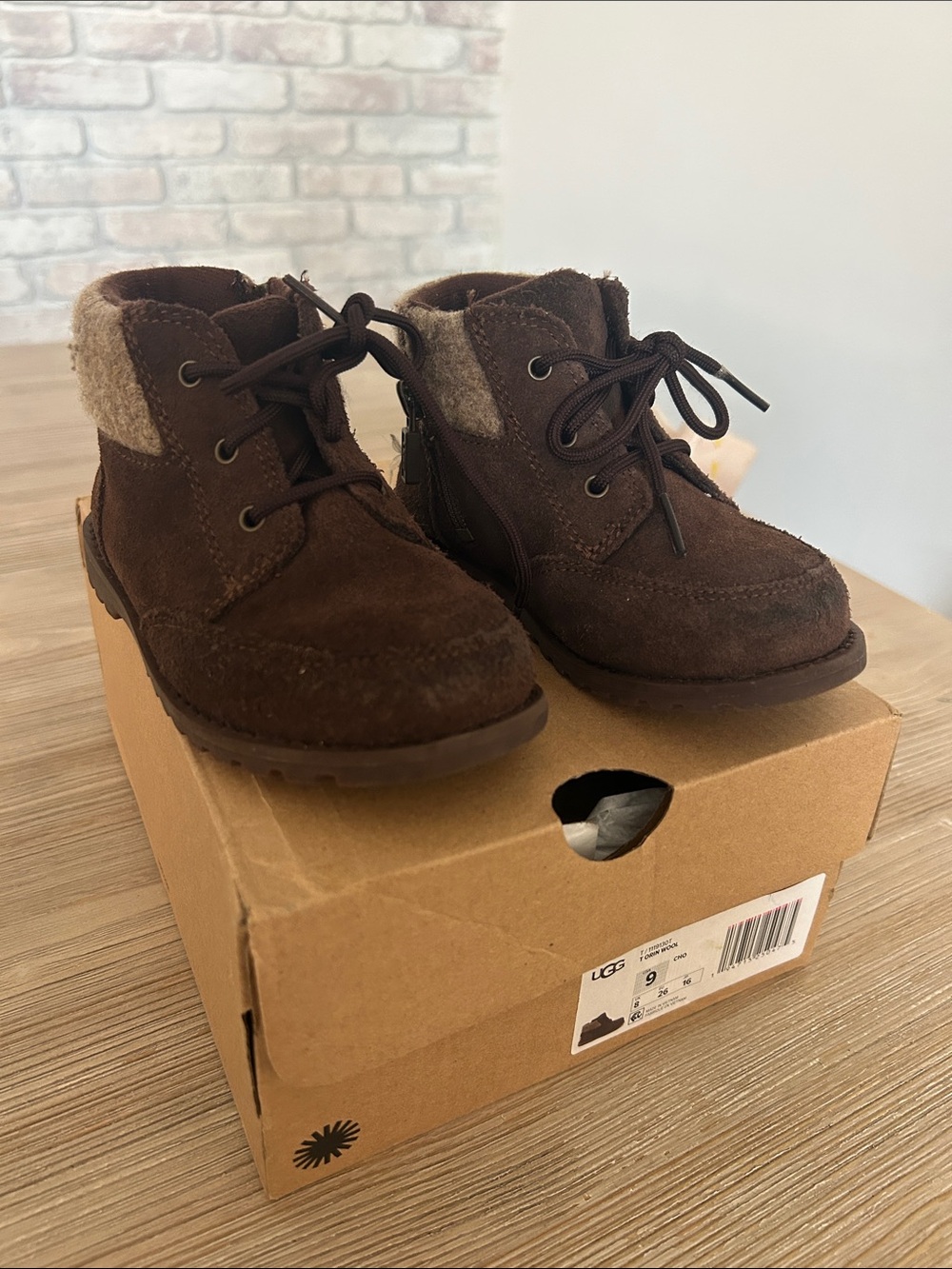 UGG Kids Dark Brown Suede Lace-Up Ankle Boots toddler size 9